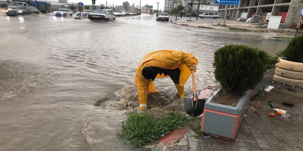 Türkiye'nin 7 bölgesi ve 81 ilin tamamı şiddetli ve fırtınalı yağmura tutuldu! Tüm belediyelere uyarı: TEHLİKE BUGÜN başlıyor