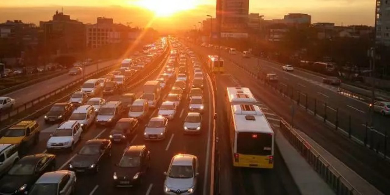 Ülke genelinde bayram tatili İstanbul içinse trafik sıkıntıları başladı!