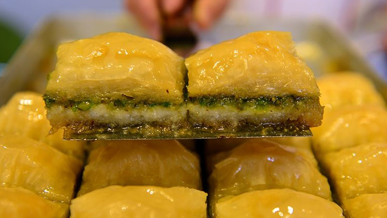 1 Kg Baklava fiyatı 400 TL 1 Kg et fiyatı 230 TL! Baklava ETİ SOLLADI... Bayram için baklava almak isteyenler şokta