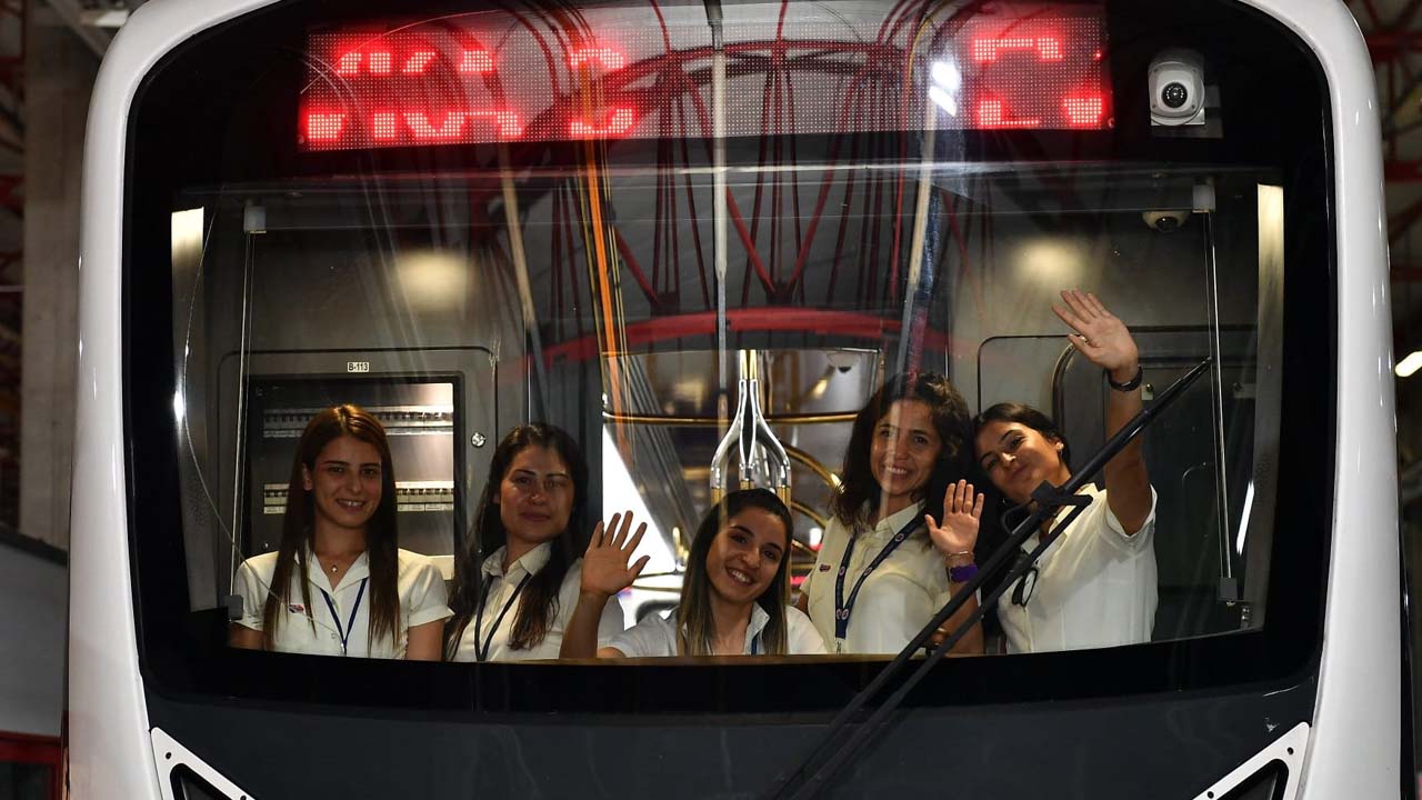 İZBAN 4 gün boyunca ücretsiz hizmet verecek: İzmir Büyükşehir Belediye Başkanı Tunç Soyer açıkladı!