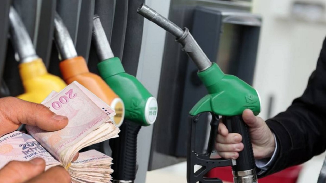 Bayramlaşmak için aracına binenin cebinden Litre başına 24 TL çıkıyor! 28 Haziran Çarşamba Benzin, Motorin ve LPG fiyatları...