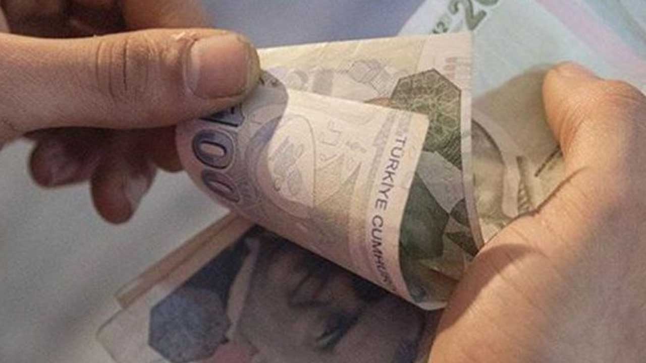 Bazı vatandaşlar bilmiyor: Ancak İzmir’de  her gün 05.00-07.00 ve 19.00-20.00 saatleri arasında  yüzde 50 indirim yapılıyor!