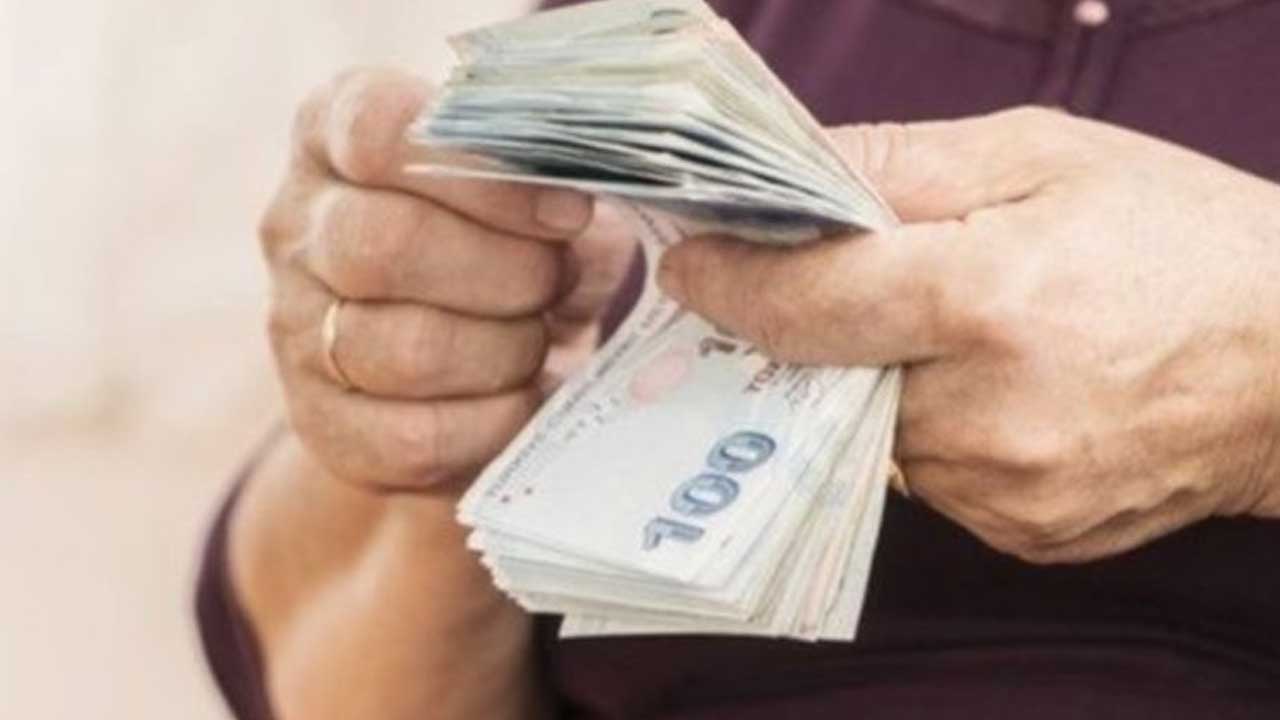 4A SSK emekli maaşı alanlar: Bu tarihlerde ATM’den hesabınızı kontrol edin!