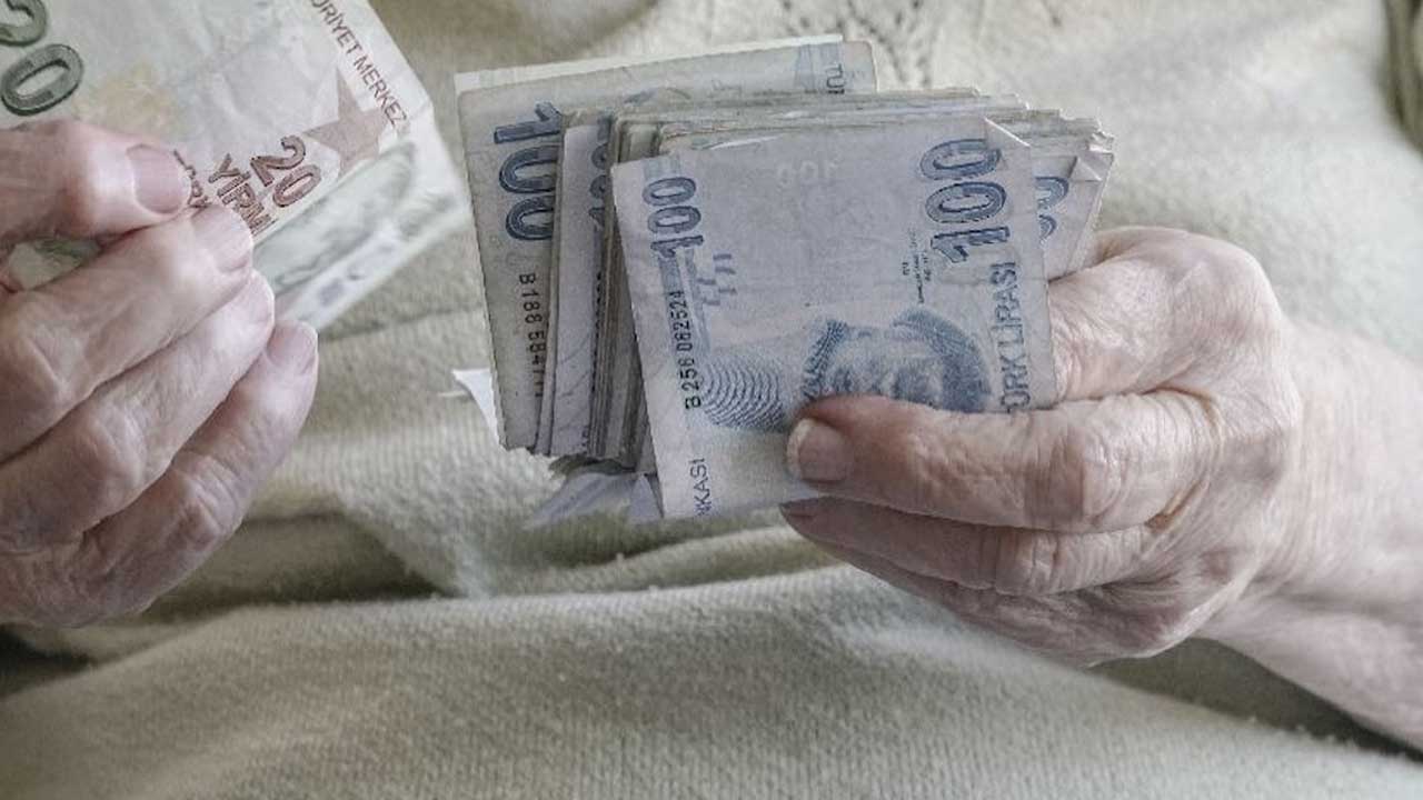 Emeklilere  3 Bin TL verilecek: Bu numaraya SMS göndermek gerekiyor!