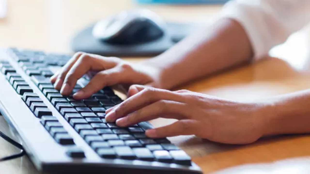 Sivas Cumhuriyet Üniversitesi büro personeli, programcı, teknisyen, destek personeli kadrolarında alım yapacak!