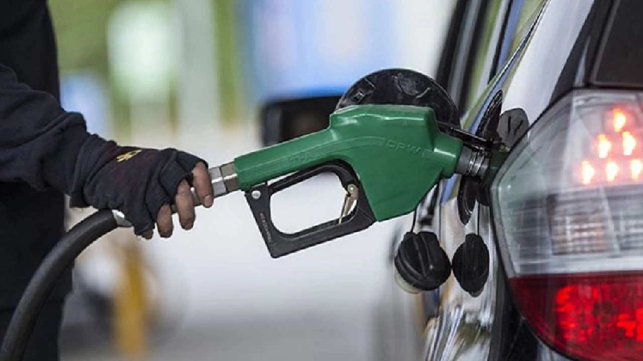 Benzine 1,32 TL zam geliyor: Petrol fiyatları 80 doları aştı