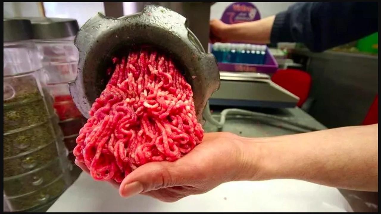 Dana ve kuzu karkas kesim fiyatlarına ZAM geldi! Ege Bölgesi: 238,00 TL, Marmara Bölgesi: 235,25 TL, Karadeniz: 240,50 TL ve...