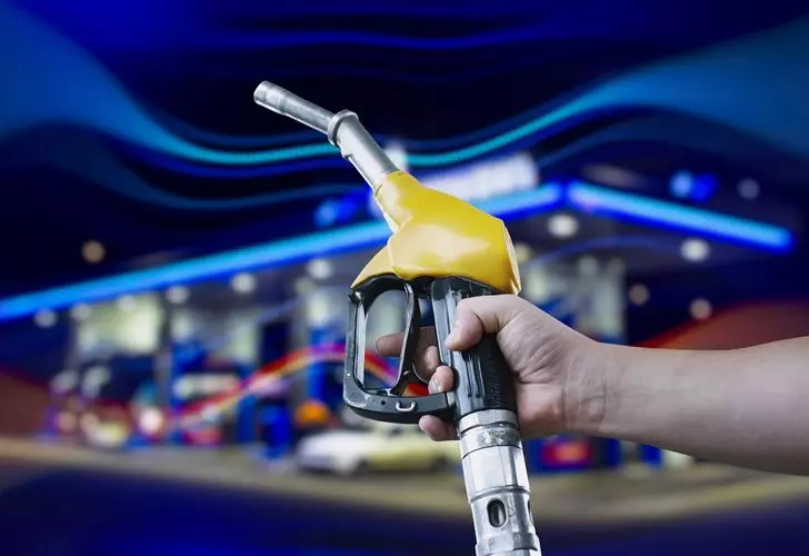 İstanbul, Ankara ve İzmir başta olmak üzere 81 ile zamlar yansıdı: Benzin ve Motorin 35 TL'ye LPG ise 14 TL'ye dayandı