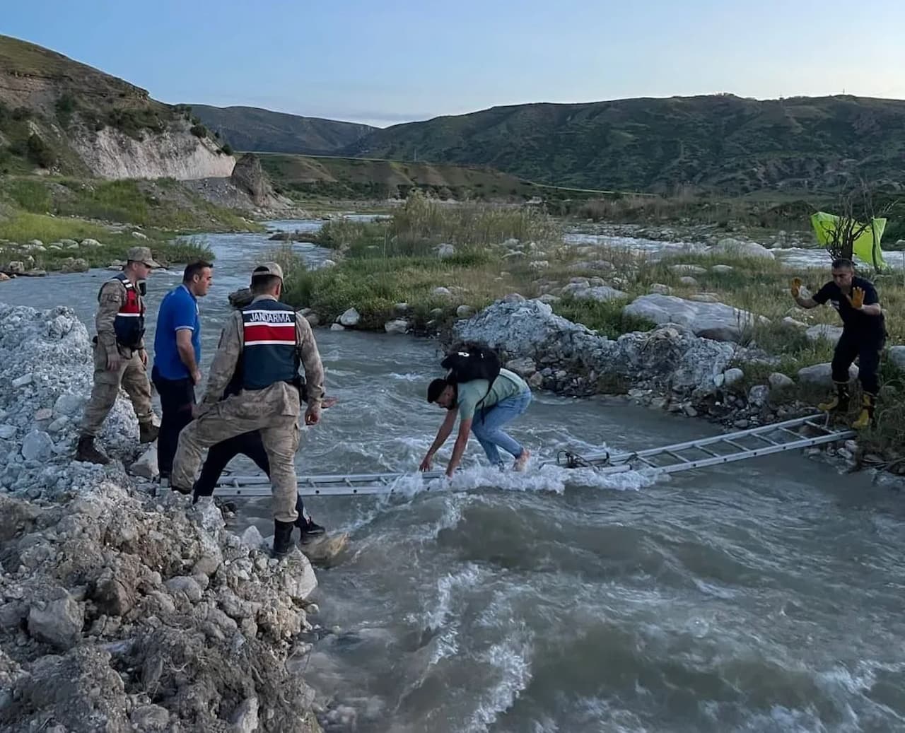 Siirt’te Piknik Faciası: Baba Oğlunu Kurtarmak İsterken Boğuldu