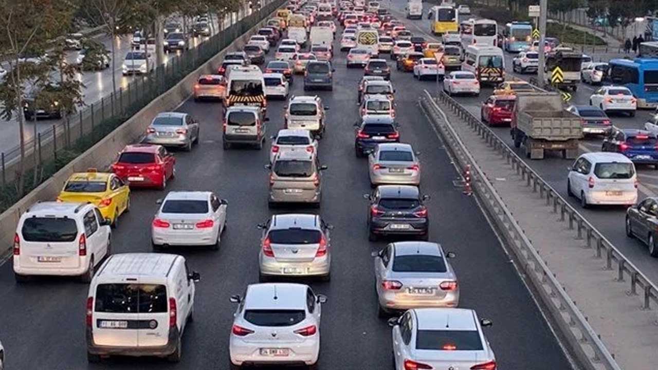 Öğrenci ve tam fiyatları değişti: Binlerce İstanbullu için toplu taşımada yeni fiyatlar!