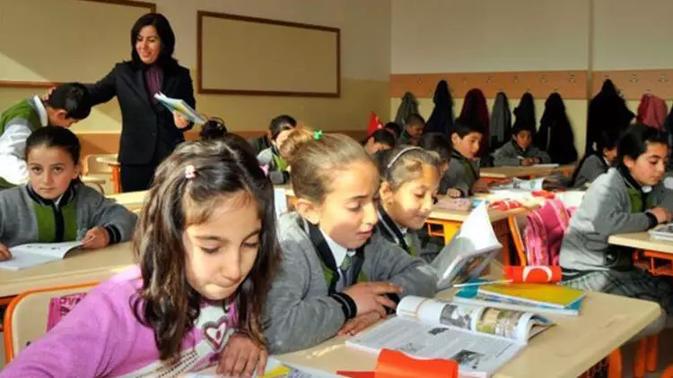 MEB tarafından İlkokul, Ortaokul ve Liseliler için karar verildi! EĞİTİMDE ARTIK 4 gün okul 3 gün tatil olacak