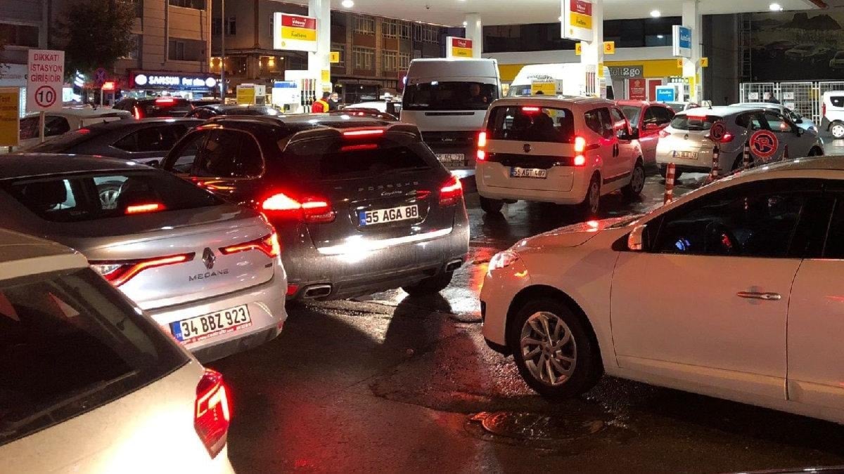 Motorine 4 TL, Benzine 3 TL zam açıklamaları sonrası istasyonlar doldu taştı! Peki bugün akaryakıt fiyatları ne kadar oldu?