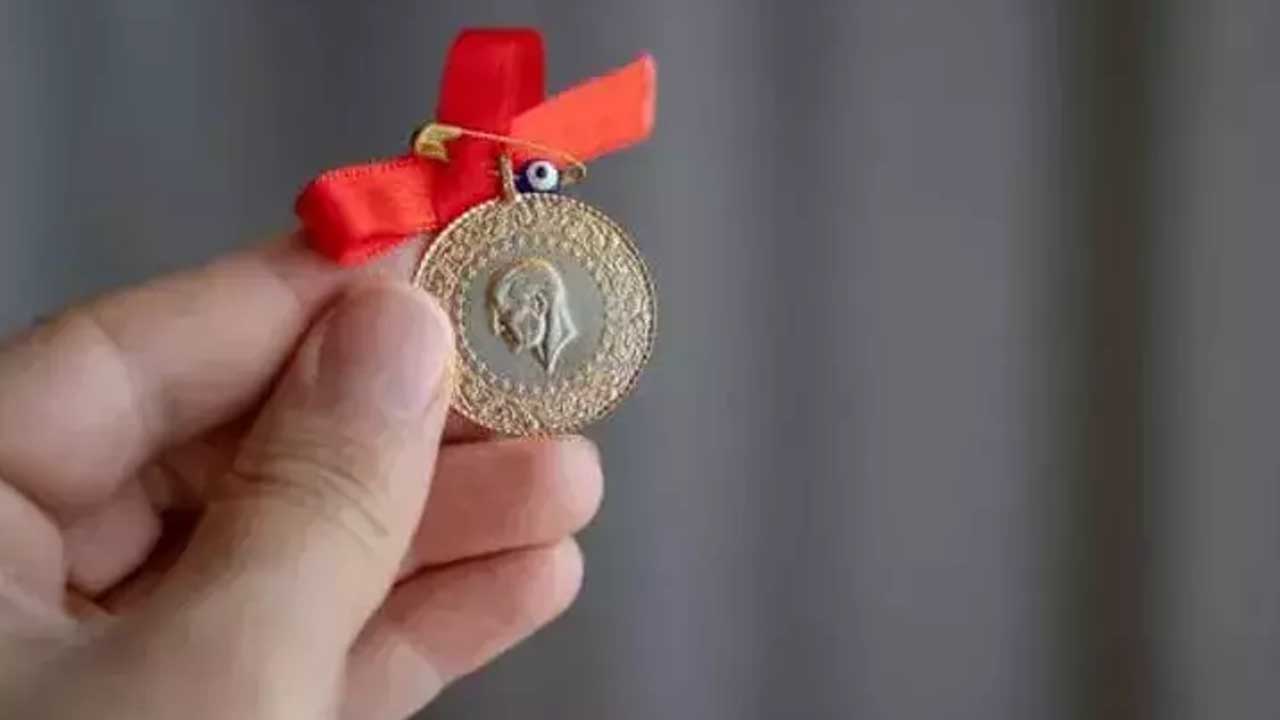 İzmir’de gram ve çeyrek altın almak isteyen vatandaşlar dikkat: Fiyatlar…