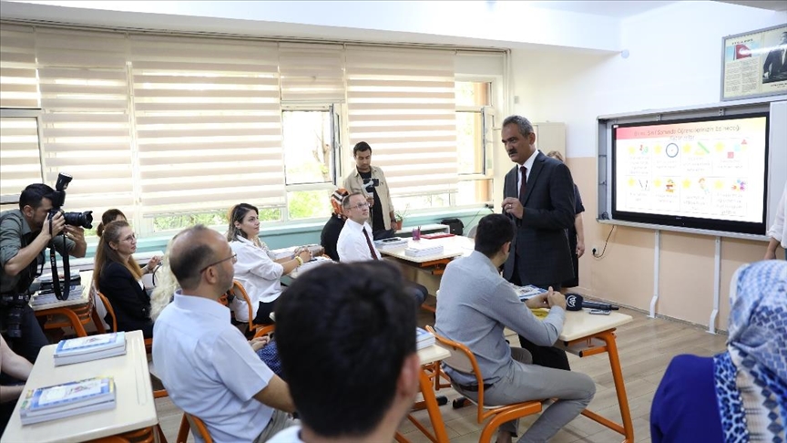 Milli Eğitim Bakanı Yusuf Tekin'den tüm öğretmenlere açıklama! Matematik, Edebiyat, Resim, Beden Eğitimi, Sosyal Bilgiler!