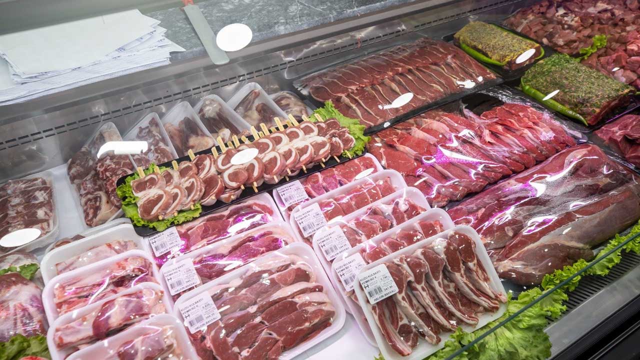 Tunç Soyer “ Evinizin önüne getiriyoruz” diyerek duyurdu: İzmir’de yaşayan vatandaşlara ET açıklaması yapıldı!