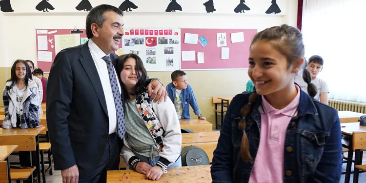 MEB'den Lise 1. 2. 3. ve 4. sınıf öğrencilerine flaş açıklama! Sınıfta kalanlara AF YOK, Açık öğretim artık hayal oluyor