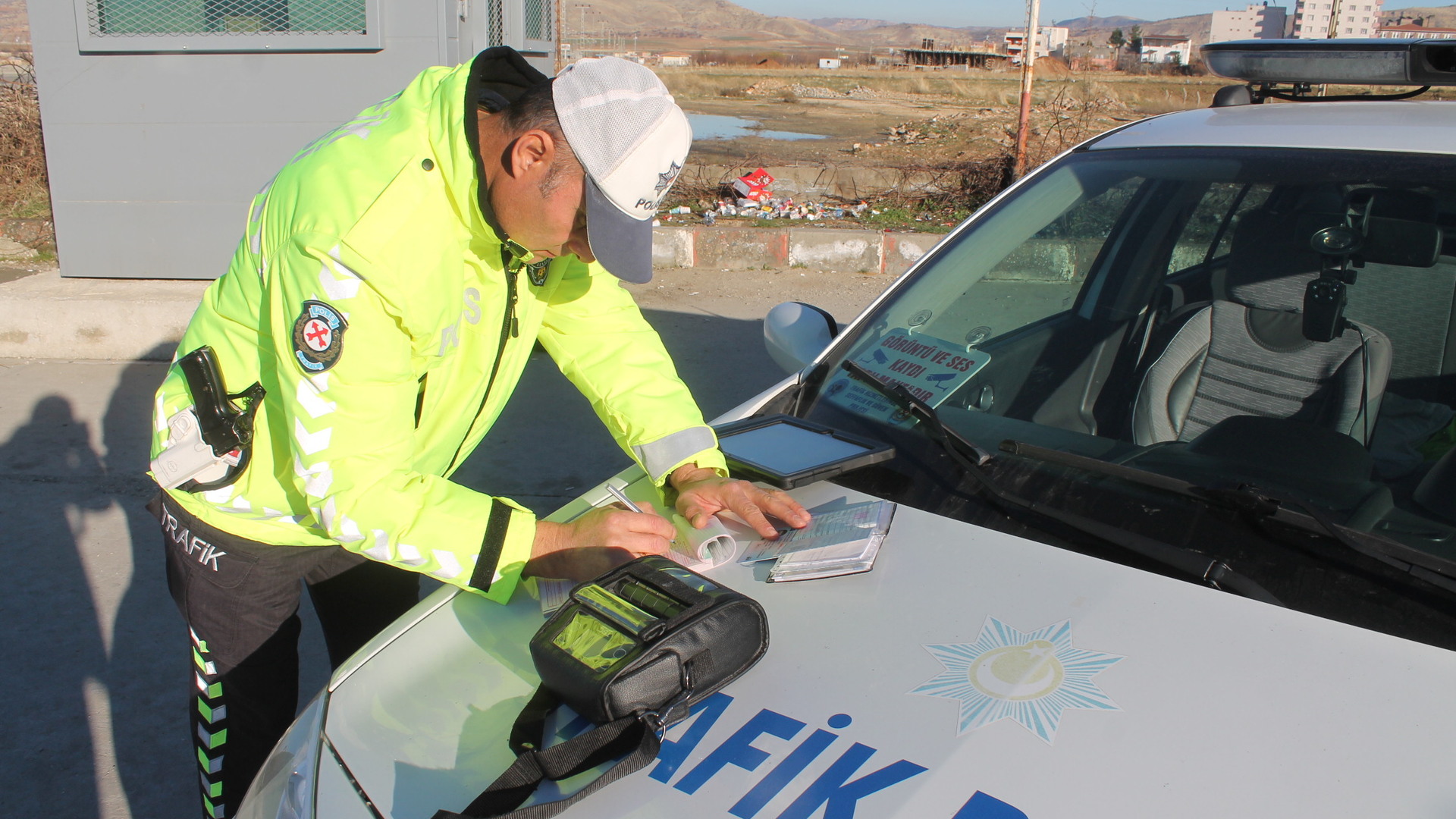 Araç sahiplerine şok ceza! Trafiğe çıktıktan sonra bunu yapana 1.979 TL Ceza kesiliyor