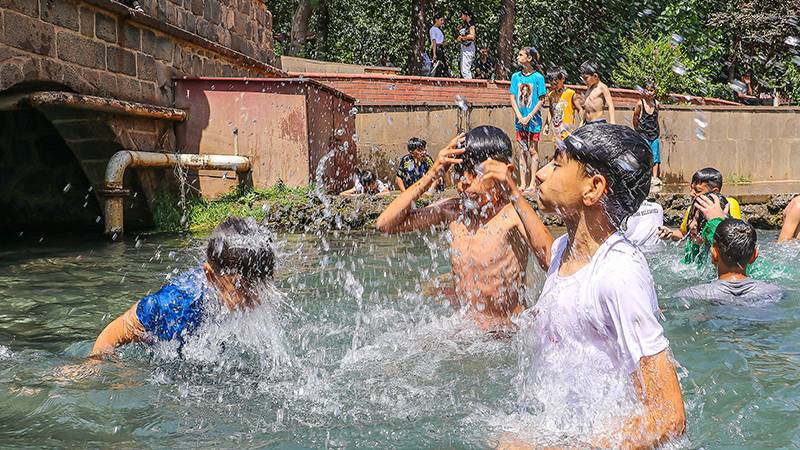 Meteoroloji'den illere AŞIRI SICAK uyarısı! URFA °C, 40°C, SİİRT °C, 41°C,ANTEP °C, 40°C, DİYARBAKIR °C, 41°C, DENİZLİ °C, 40°C