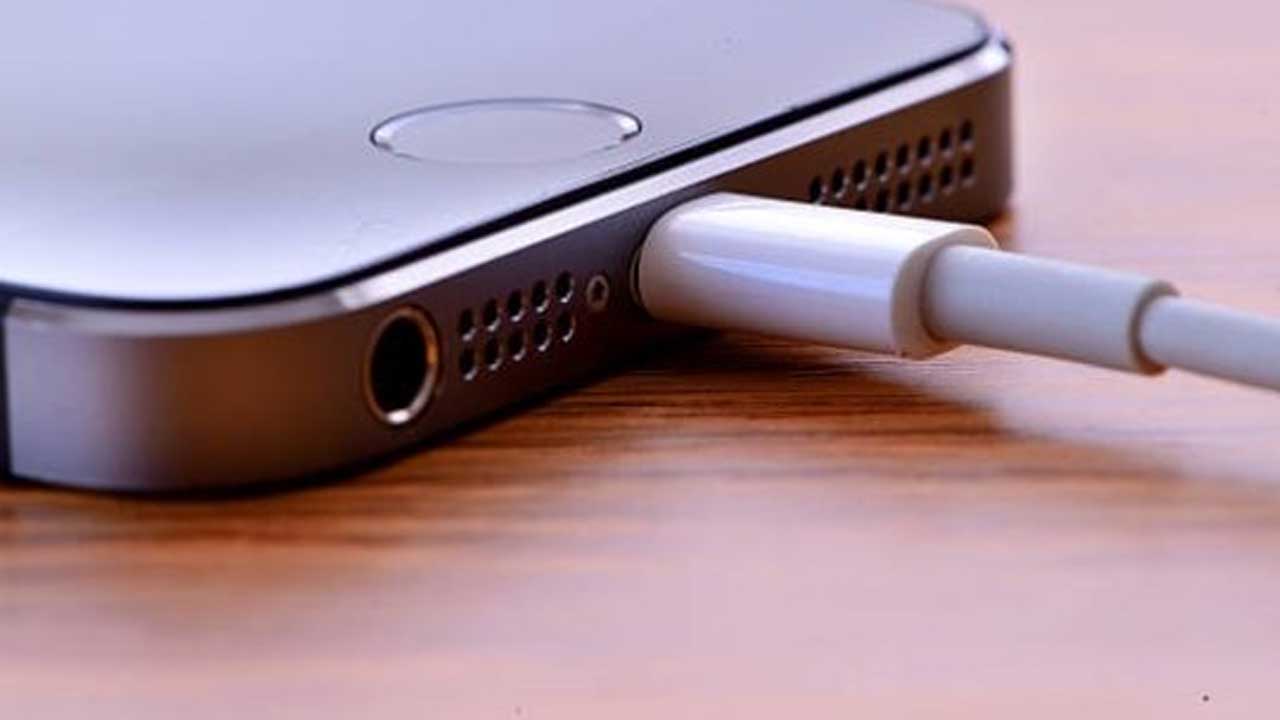 Sakın şarj olan cep telefonunun yanında uyumayın: Nedeni açıklandı!