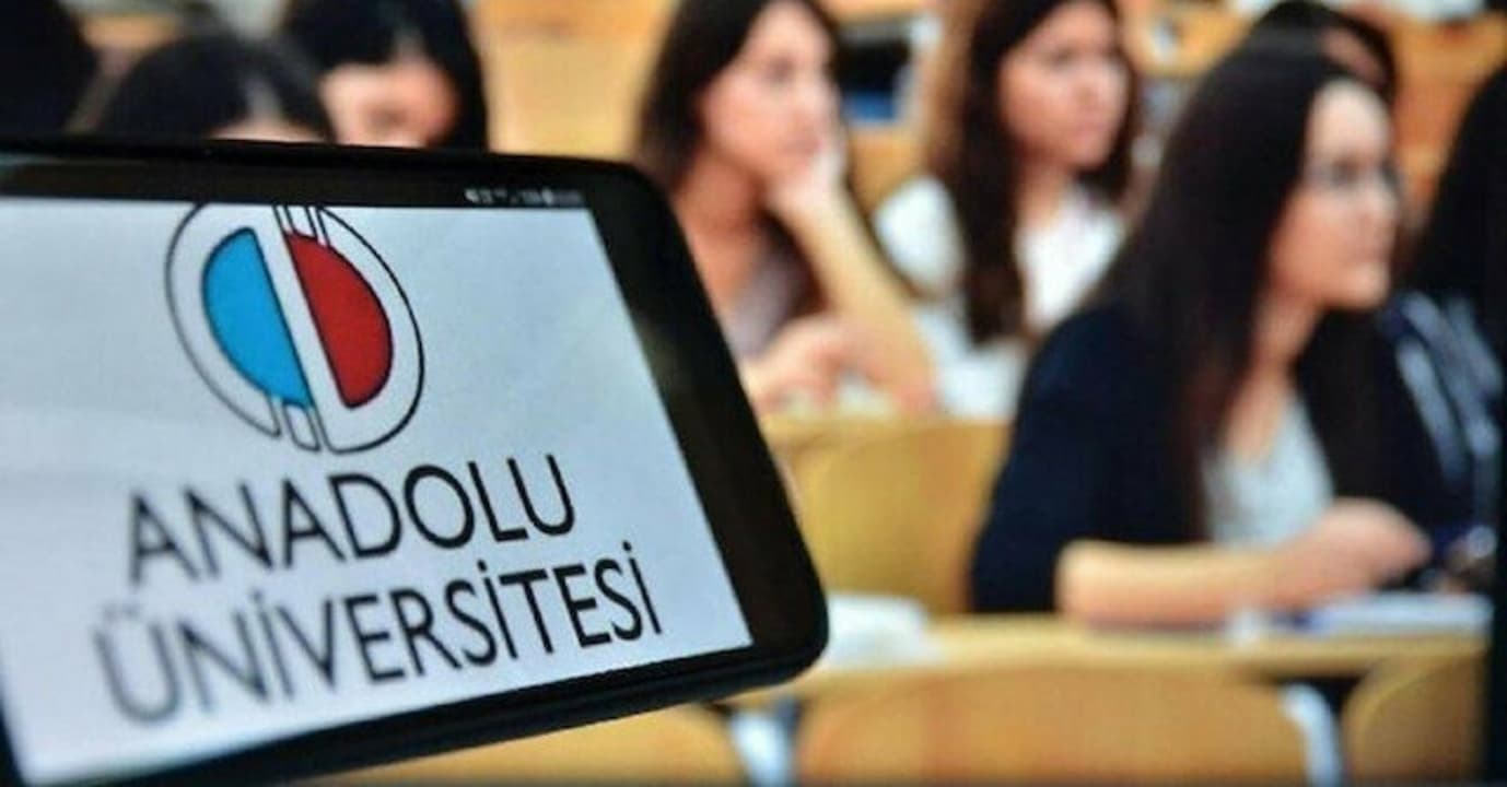 AÖF bölümlerine zam şoku! İşte 2023-2024 öğretim yılında ilk kez kayıt yaptıracak öğrencilerin ödemesi gereken ücretler