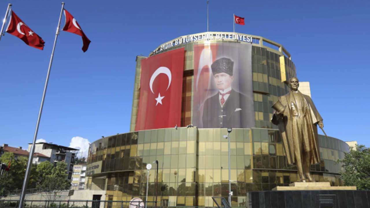 Özlem Çerçioğlu tüm Aydınlıları davet etti: Zeynep Batık konser verecek!