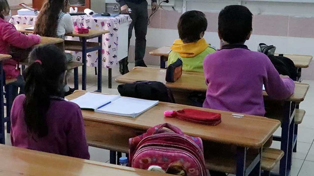 Silgi, defter, kalem, bant, makas, pastel boya, kaplama kağıdı: BİM Market onlarca okul ürününün fiyatını açıkladı!