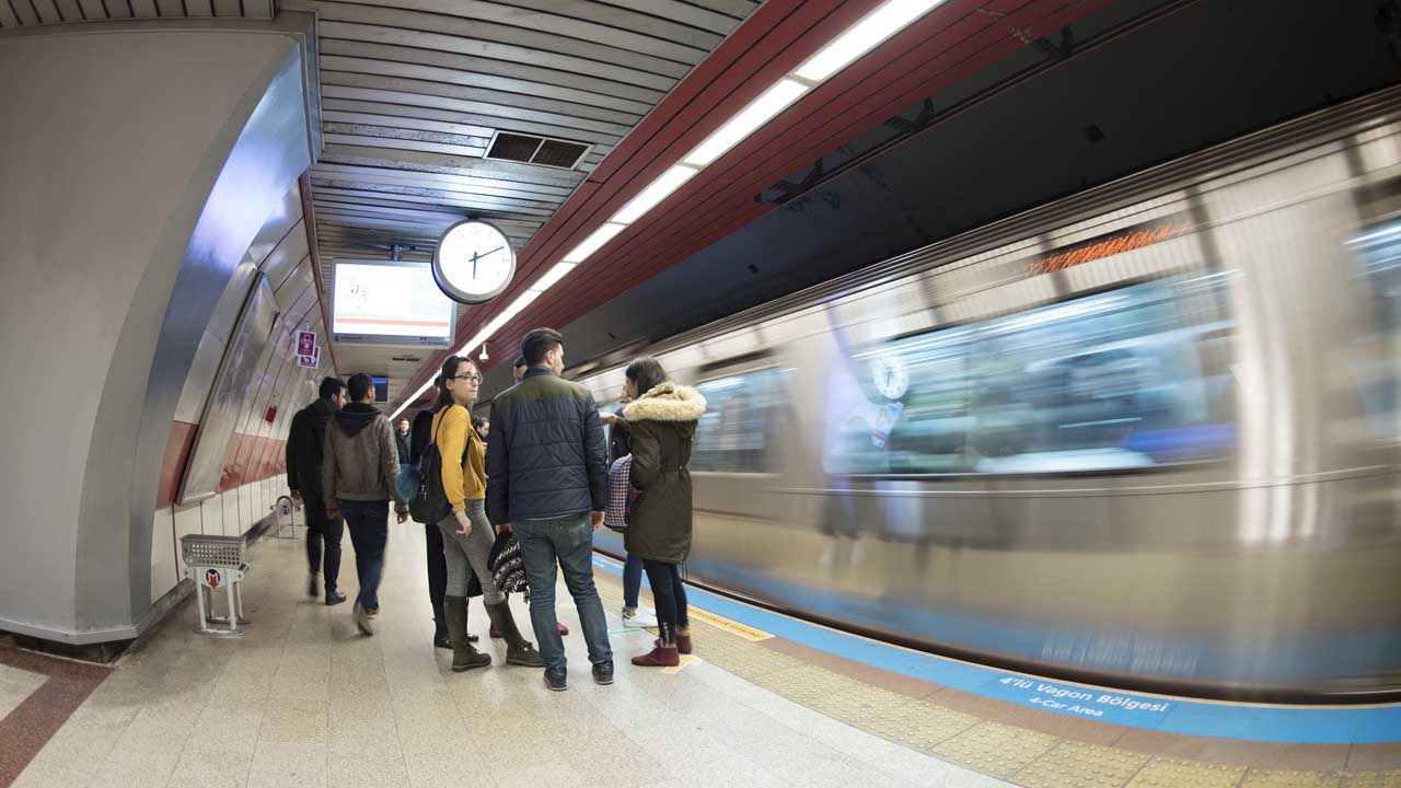Bugün İstanbul’da METRO kullanacak olanlara duyuru yapıldı: Saat 01.00’e kadar…
