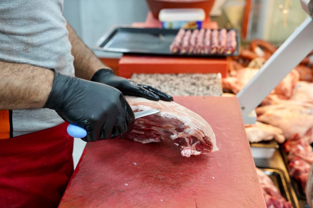 İzmirli Belediye'den UCUZ ET satışı duyurusu! Halk Market'e gelenler piyasadan 150 TL'ye ucuza alacak