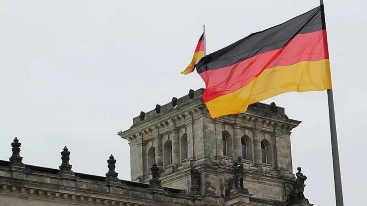 Almanya’da otelde çalışmak üzere personeller alınacak: Vizeyi firma alacak! 20-48 Yaş arasında olanlar başvurabilir!