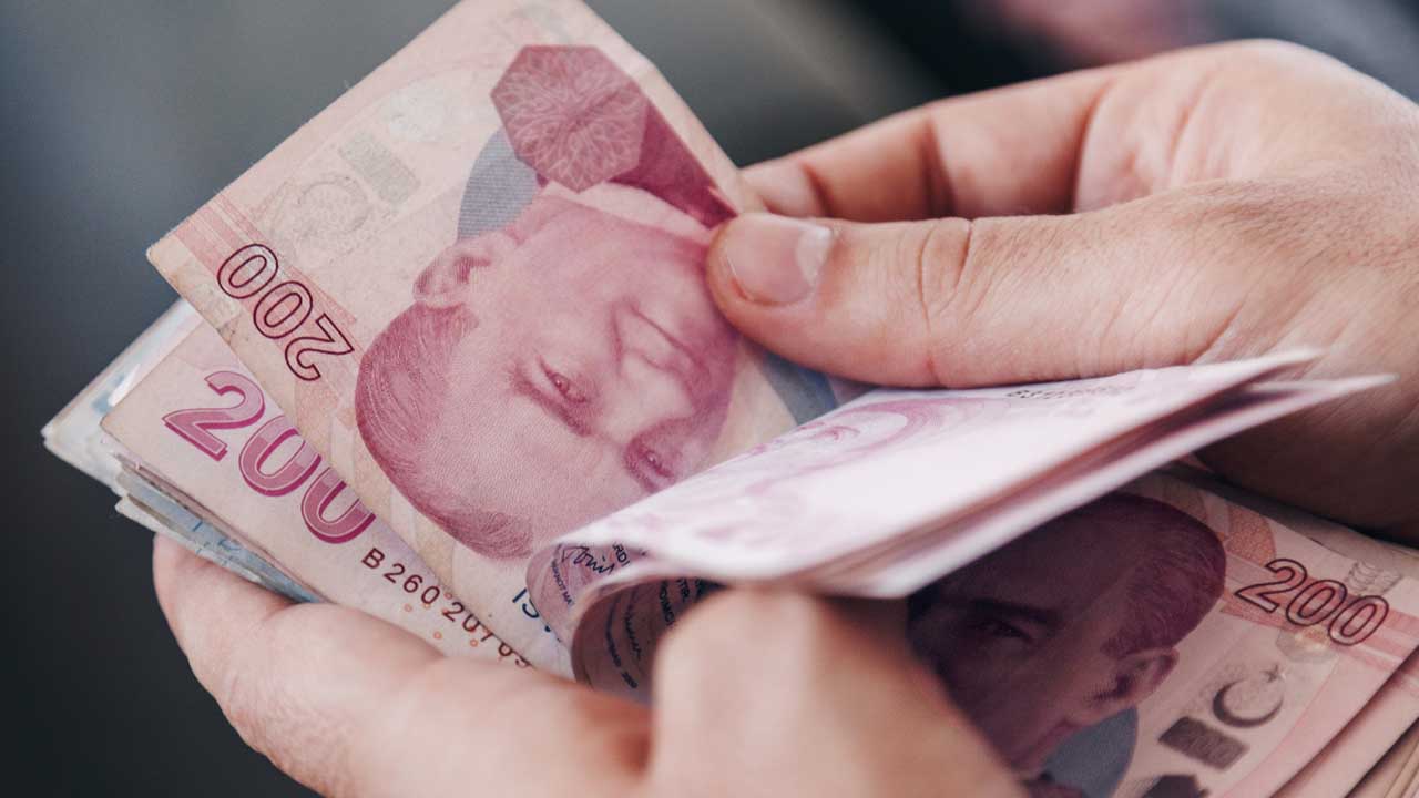 Fiyatlar yine gece yarısı değişti: Akaryakıt satın alanlar dikkat!