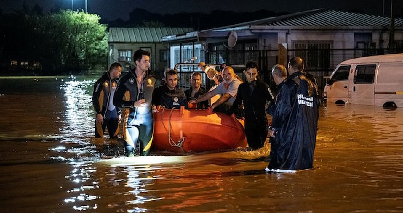 İstanbul'da selden en çok etkilenenler kamu binaları oldu