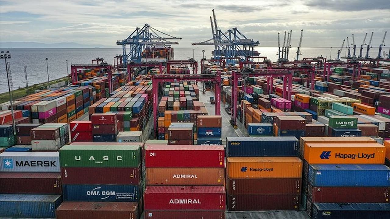 Malezya’nın ihracatı ve ticaret fazlası Ağustos’ta sert düştü