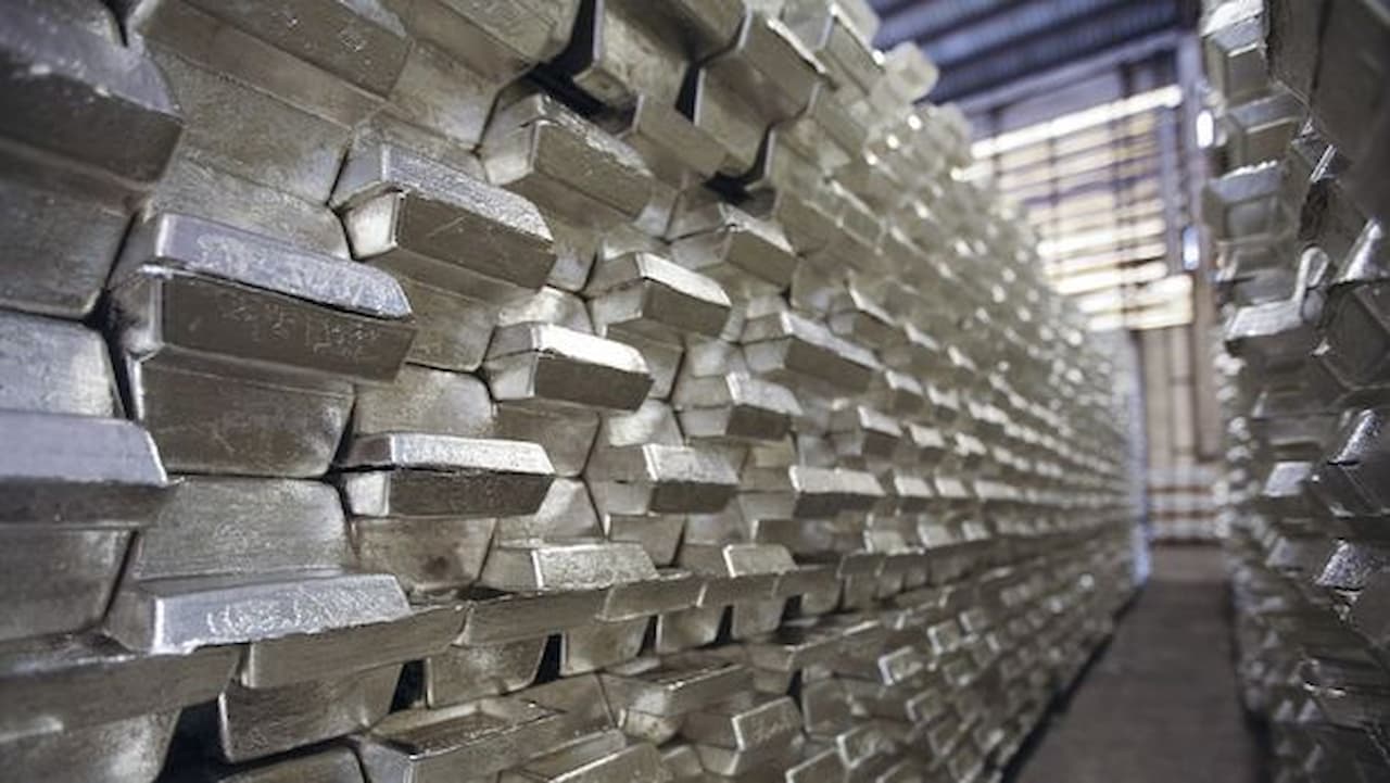 Kalay Vadeli İşlemleri Çin’deki Sanayi Yavaşlamasıyla Düştü