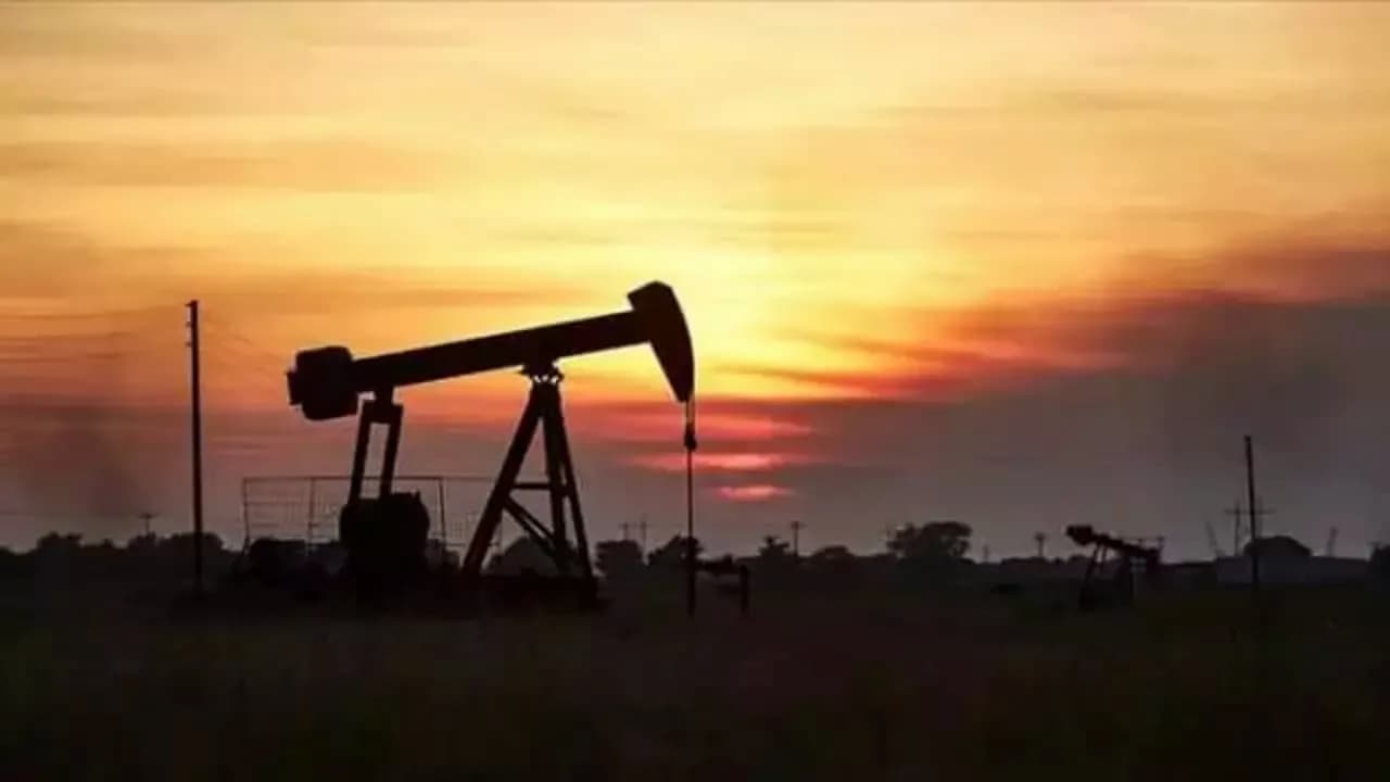 Ham petrol fiyatları stok düşüşüne rağmen düşüyor