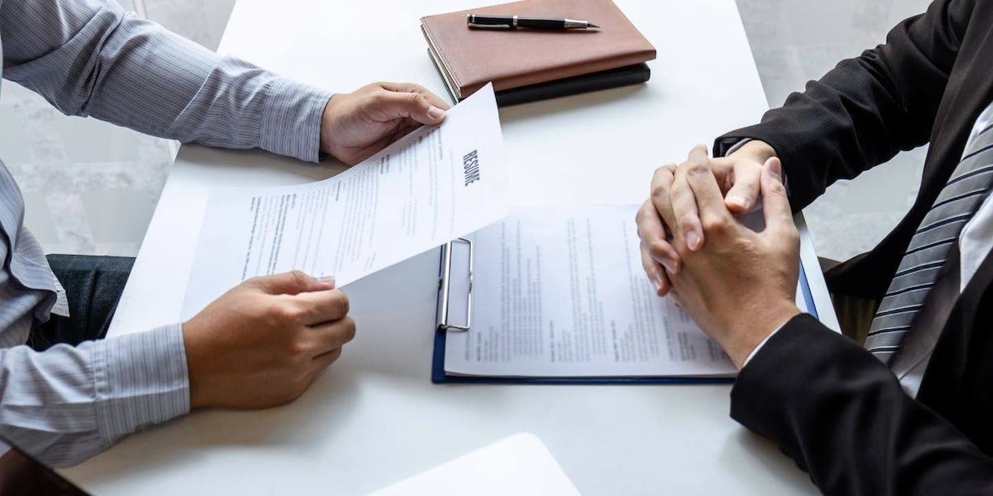 Öğretmenler Günü’nde Ertuğrul’dan Mülakat Eleştirisi