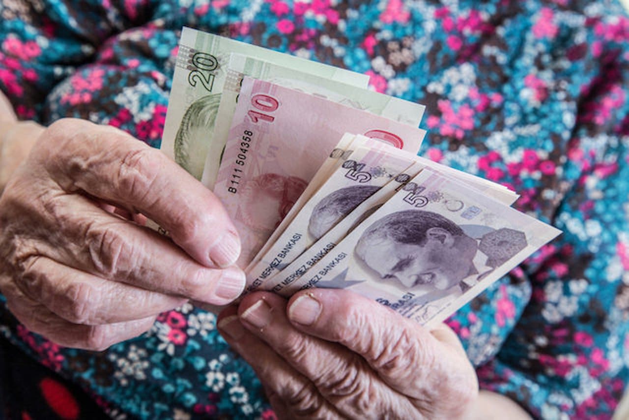 2024 Yılında Emeklilere Müjdeli Zam Beklentisi: Emekli Maaşlarına Ne Kadar Zam Gelecek?