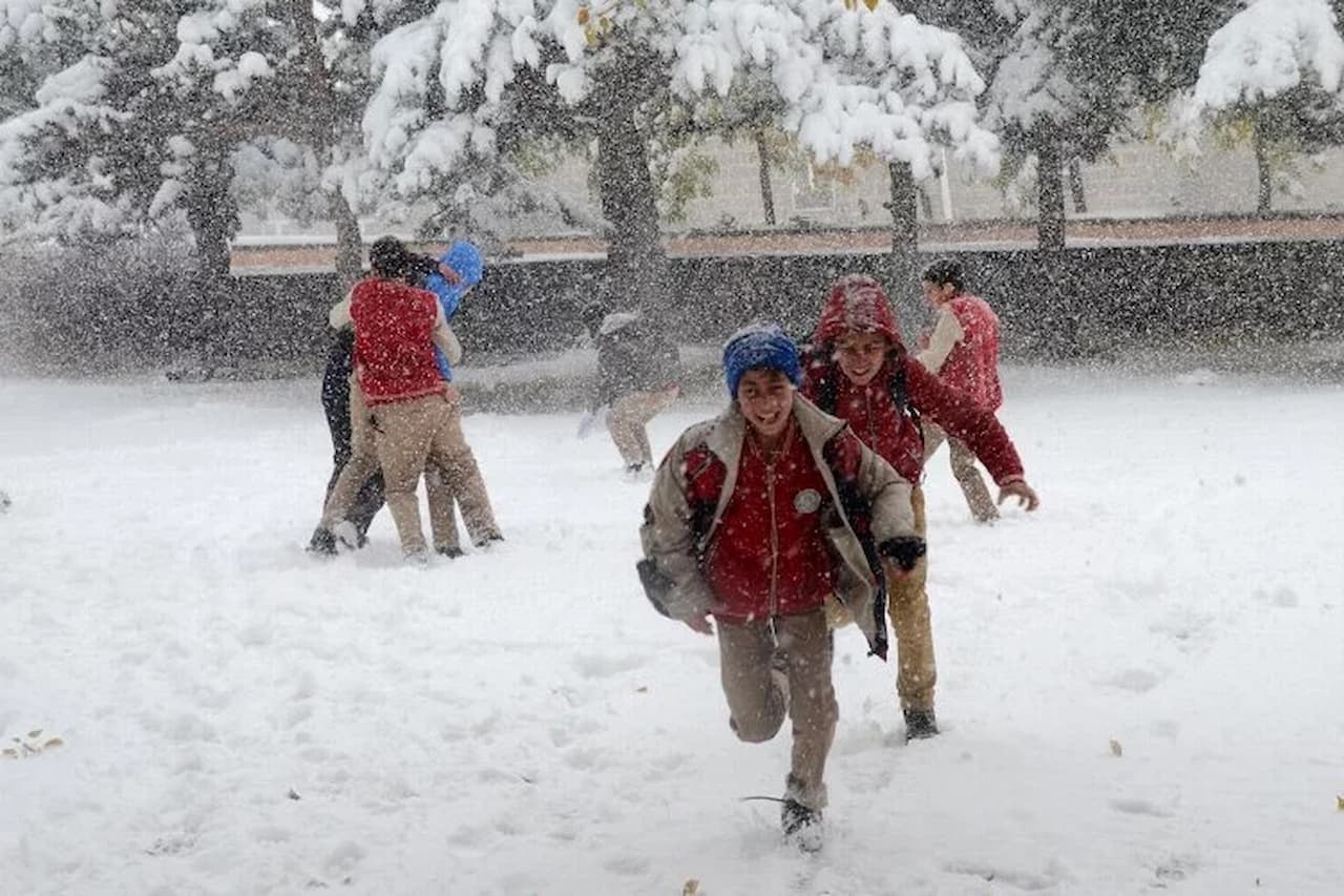 İstanbul ve Zonguldak'ta Kışın Sert Yüzü: Okullar Tatil Edildi