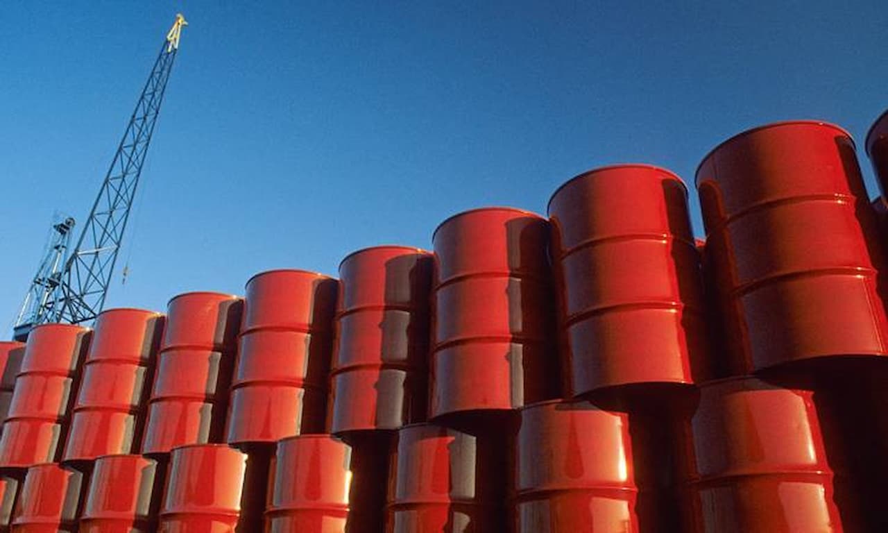 Petrol Fiyatları Envanter Artışı İle Geriledi: Enerji Pazarının Geleceği Üzerine Detaylı Bir Bakış