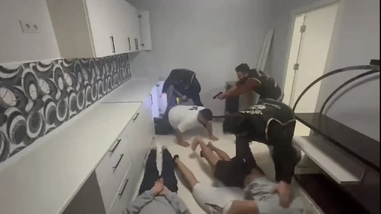 Gizli Bölmede Yakalanan Suç Örgütü Lideri: Gizemli Operasyonun Perde Arkası