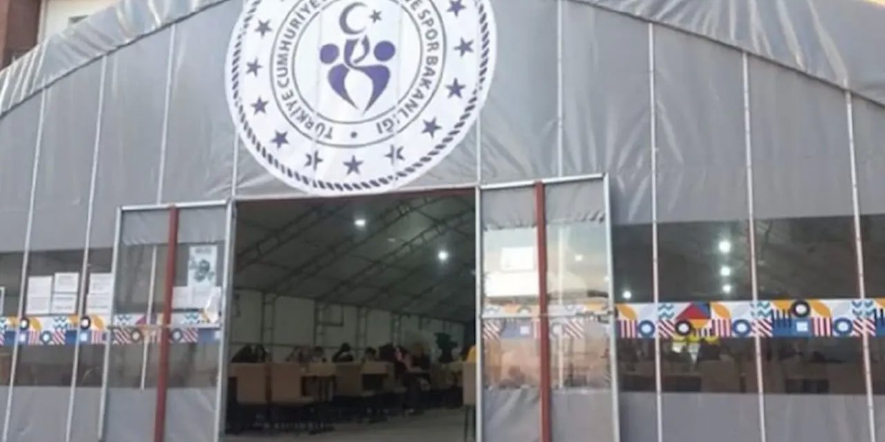 İzmir'de KYK Yurdunda Kritik Sağlık Krizi: 20 Öğrenci Yedikleri Yemekten Zehirlendi