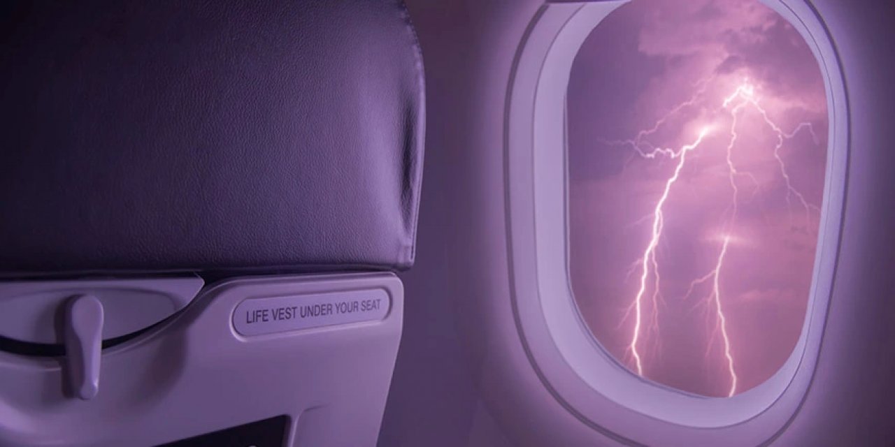 Gökyüzünde Gerilim: İzmir'den Adana'ya Giden Uçak Yıldırım İsabetiyle Piste Döndü!