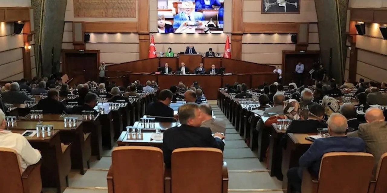 İBB'nin Gazze'ye Yardım Teklifi: Kızılay Şartı Tartışmalarıyla Gündemde