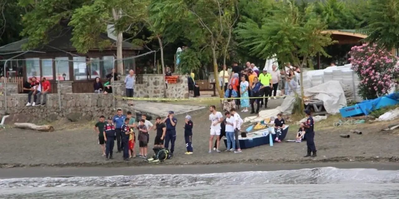 Denizin Gazabında Gençler Kayboldu: Trabzon'daki Dev Dalgaların Kurbanları