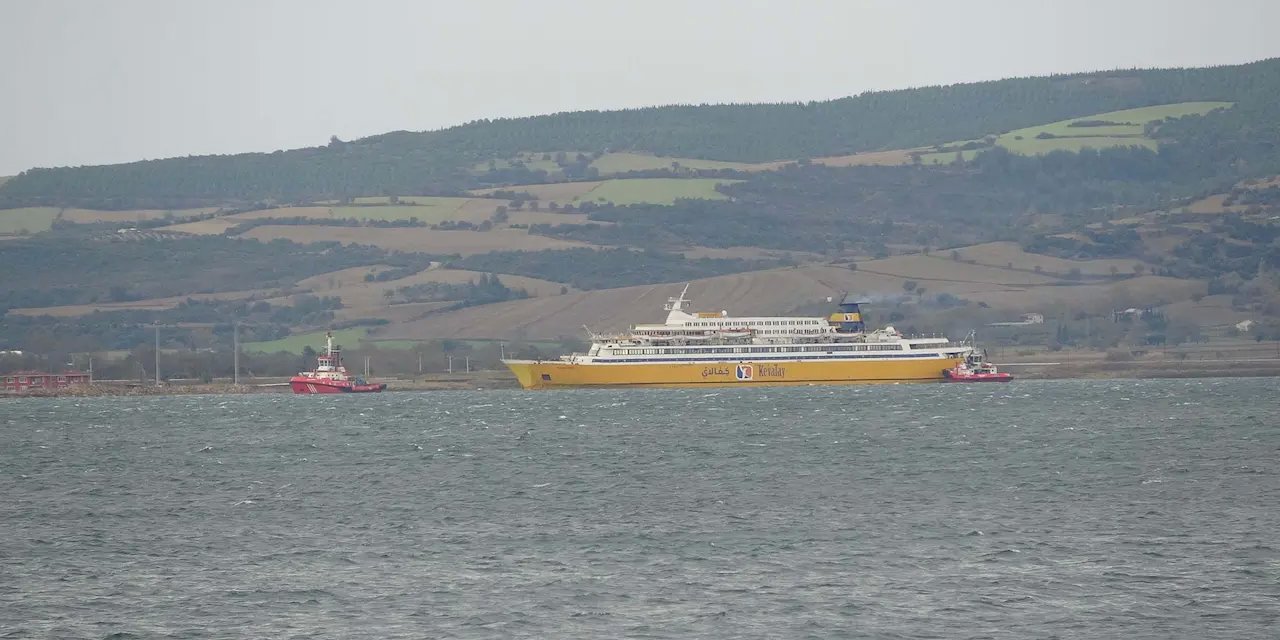 İstanbul'dan Libya'ya Seyahat Eden Yolcu Gemisi, Çanakkale Boğazı'nda Makine Arızasıyla Karşı Karşıya!