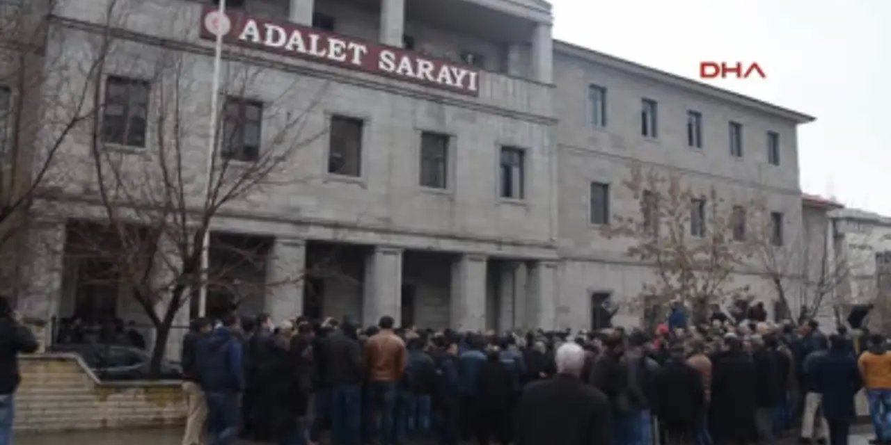 Ağrı'da Yolsuzluklar ve Siyasi Polemikler: Sırrı Sakik'ten Çarpıcı İddialar
