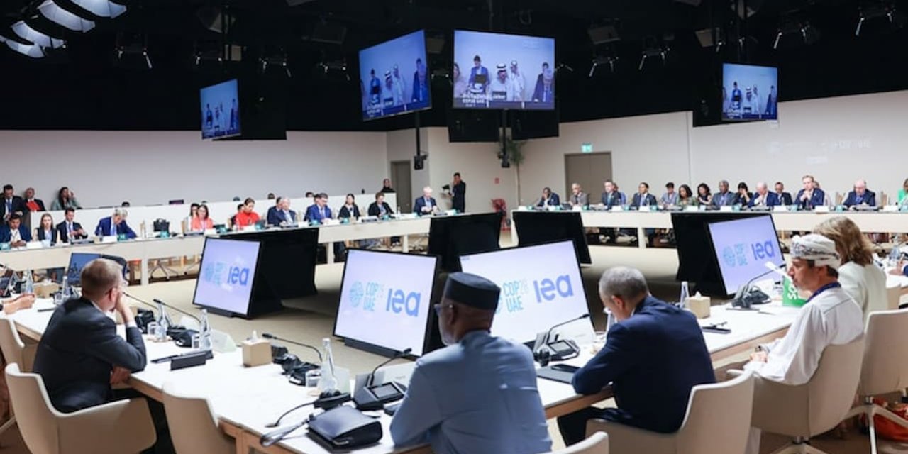 Dünya Çapında Enerji Devrimi: COP28'de Küresel Karbonsuzlaşma İçin Tarihi Taahhütler!