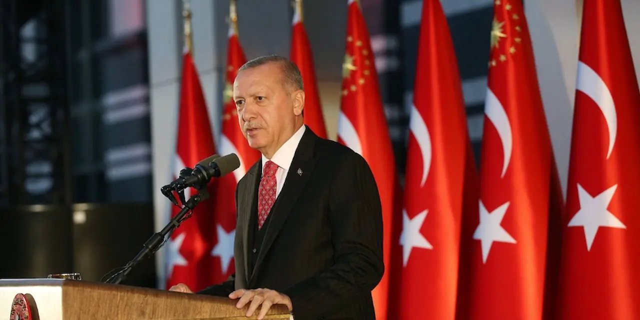 Cumhurbaşkanı Erdoğan, BAE Dönüşünde Asgari Ücret Artışı ve Ekonomik Beklentilere Işık Tuttu