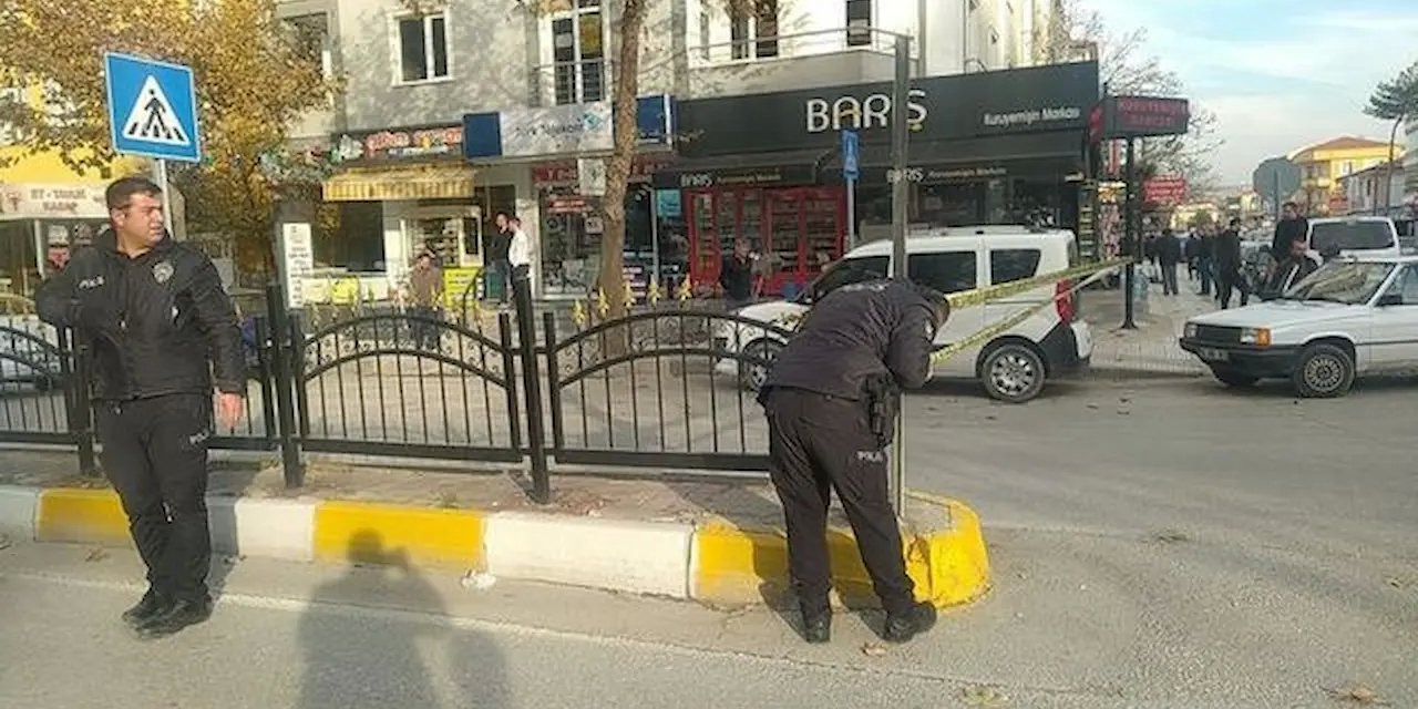 Babasının Yanında Yürüyen Genç, Kaldırımda Pompalı Tüfekle Vuruldu!