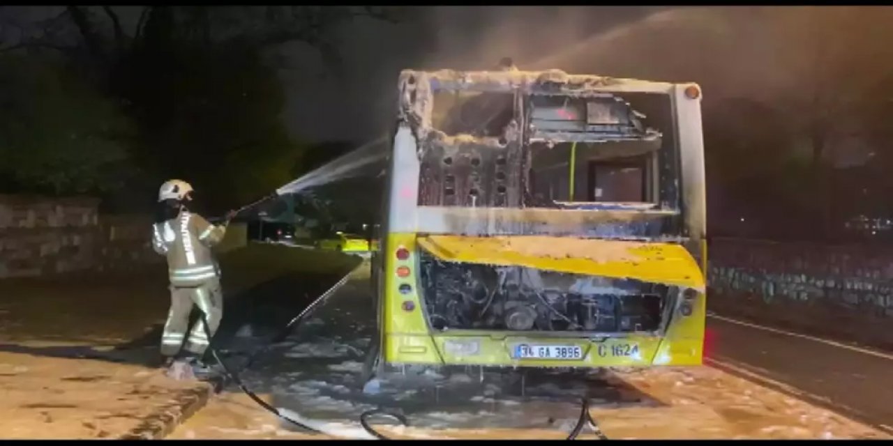 Üsküdar'da Kahraman Şoförün Dikkati Faciayı Önledi İETT Otobüsü Alev Aldı!