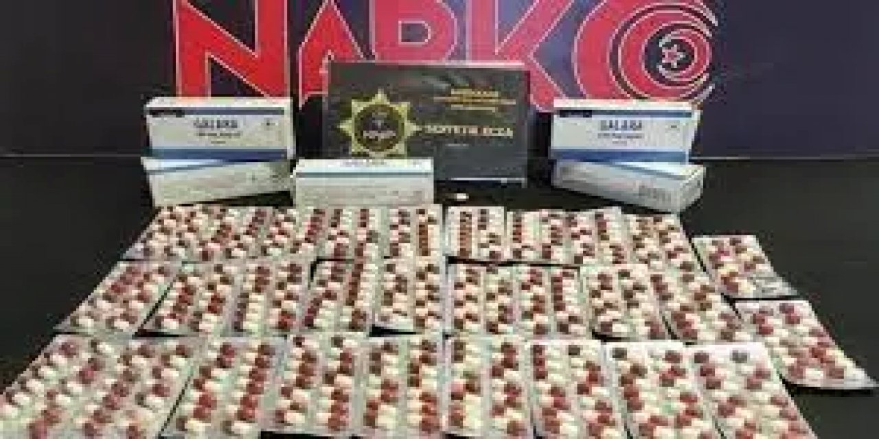 Balıkesir’de Yaratıcı Gizleme Yöntemiyle Yakalanan Sentetik Uyuşturucu Operasyonu: Turşu Bidonları Arasında Gizlenmiş 498 Gram!